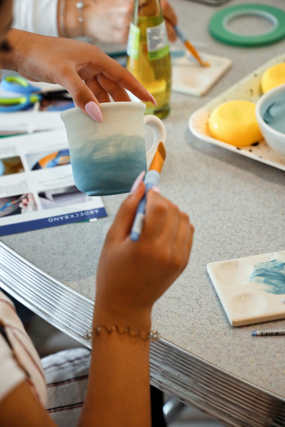 Keramik Tasse bemalen mit Pinsel  Malstudio Altenkirchen